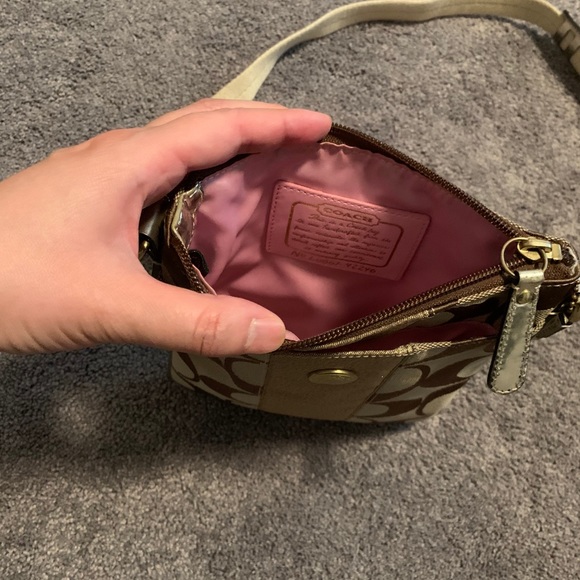 85% new Coach crossbody bag - Picture 2 of 2